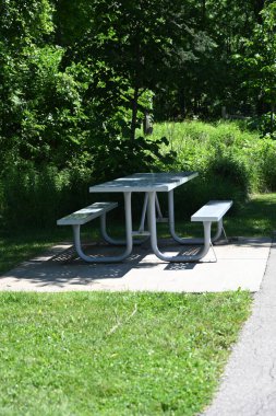 parktaki ve manzaradaki çardak,