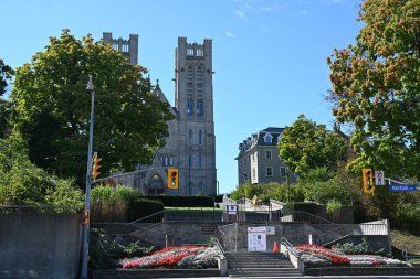 Şehir, doğa ve manzara.