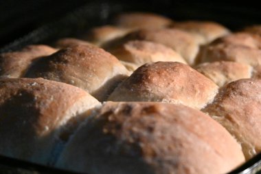 Fırında turta var.