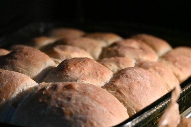 Fırında turta var.