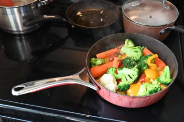 tavada sağlıklı sebze pişirmek