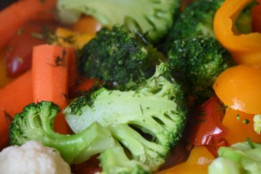 Kızartma tavasında sebze güveci