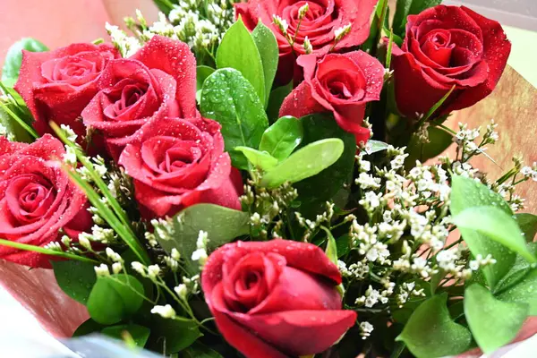 Güzel bir buket kırmızı gül
