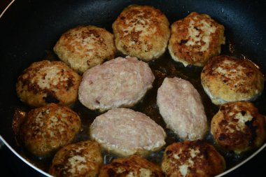 Elle kızartılmış pirzola.