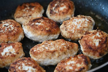 Elle kızartılmış pirzola.