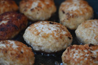 Elle kızartılmış pirzola.