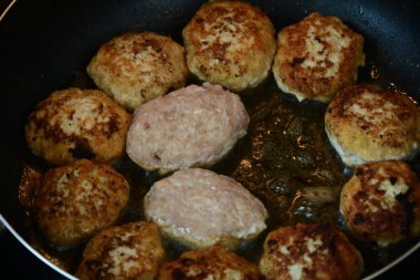 Elle kızartılmış pirzola.