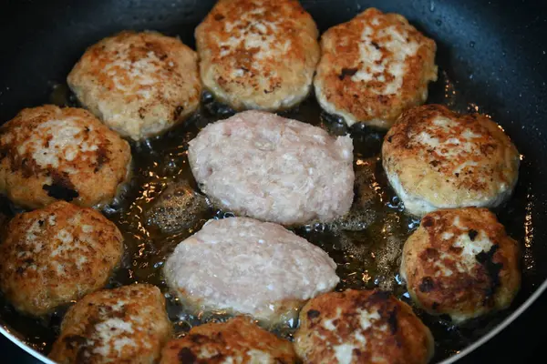 Elle kızartılmış pirzola.