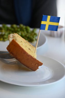 Baharatlı ekmek ve tost ve İsveç bayrağı.