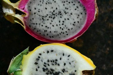 kırmızı ve sarı ejderha meyvesi,