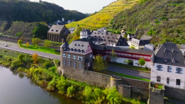 Κάστρο Του Leyen Δρόμος Που Διέρχεται Από Κάστρο Κοντά Kobern — Αρχείο Βίντεο