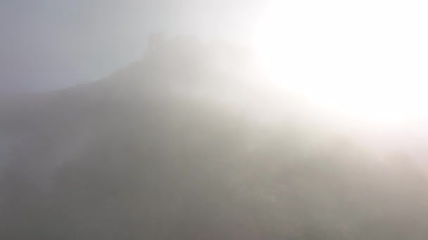 在Traben Trarbach的秋天 用晨雾射中了空中飞行员 德国摩泽尔河在初秋Moselland Uhd — 图库视频影像