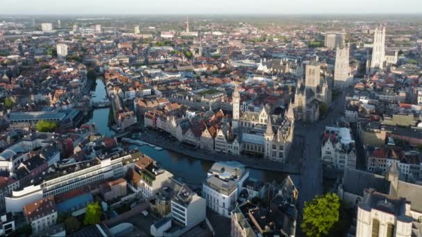 Gent België Luchtfoto Vliegen Binnenstad Met Uitzicht Het Kerklandschap Bij — Stockvideo