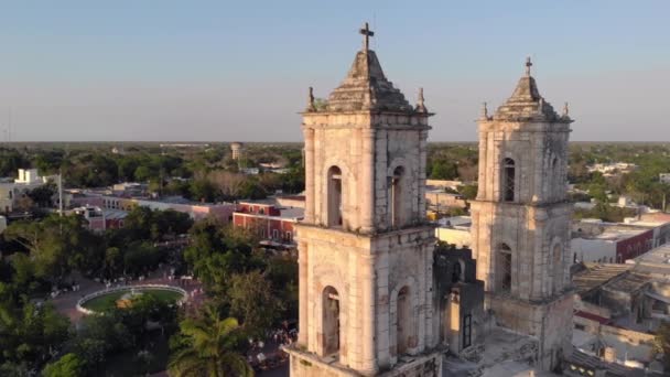 Flygfoto Över Valladolid Stad Yucatan San Servacios Kyrka Byggdes Prästen — Stockvideo