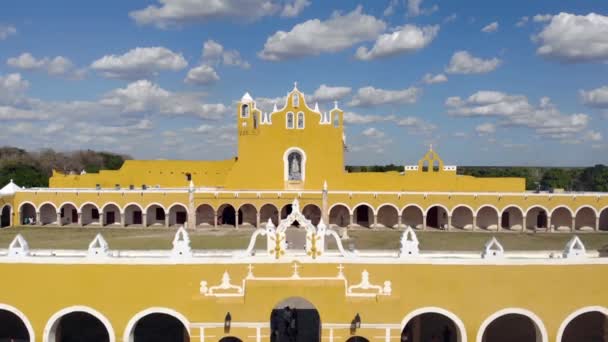 Luchtfoto Drone Shot Van Izamal Yucatan Mexico San Antonio Padua — Stockvideo