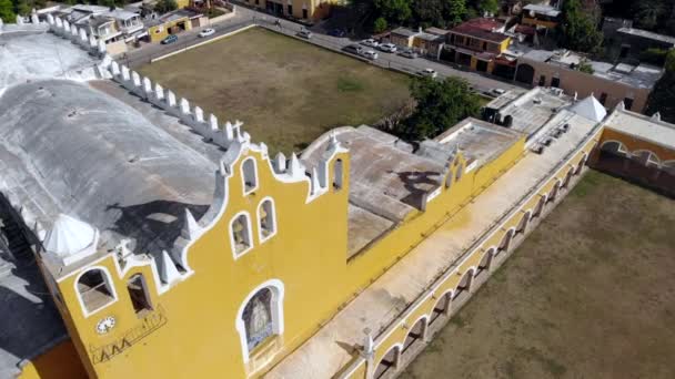 Aerial Drone Shot Izamal Yucatan Mexico San Antonio Padua Convent — Stock Video