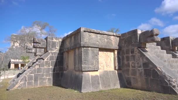 Chichen Itza Mexico ユカタン半島のマヤ文明の遺跡 彫刻された壁と復元された建物 高品質のフルHd映像 — ストック動画