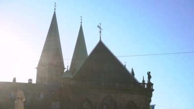 Bremen, Almanya 'da Gündoğumu Sabah Saati. Bremen Tarihi Merkezi, Sunrise 'da Marktplatz. 4k, UHD