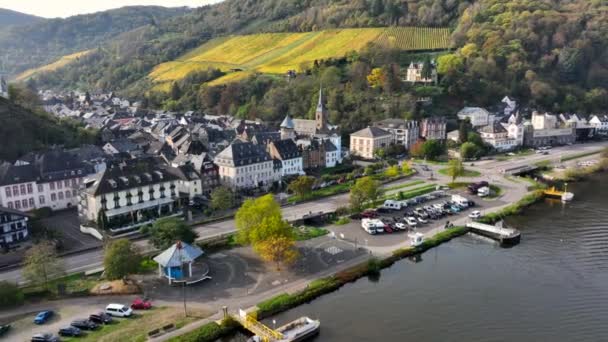 Traben Trarbach Sonbaharında Sabah Sisi Ile Hava Aracı Çekimi Moselle — Stok video
