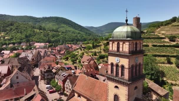 Alsace的Kaysersberg村的空降飞行员在一天内被枪杀了夏天在法国 城堡和美丽的城市 高质量的照片 — 图库视频影像