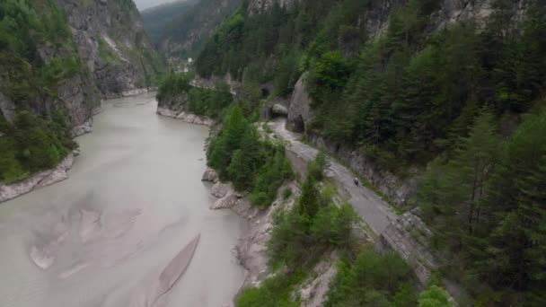 Luftaufnahme Von Einer Drohne Auf Einer Verlassenen Straße Den Bergen — Stockvideo