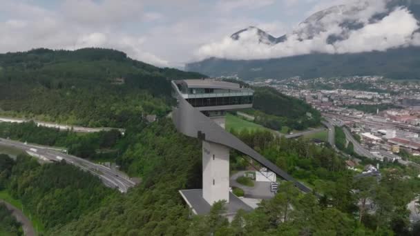 Innsbruck Österrike 2021 Bergiselsprånget Innsbruck Ritat Den Brittisk Irakiska Arkitekten — Stockvideo