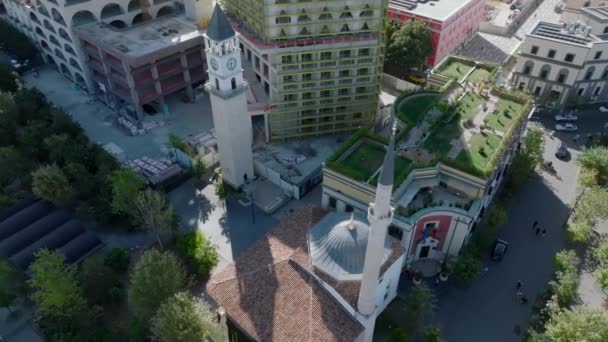Drohnenaufnahmen Des Grünen Überdachten Rathauses Von Tirana Tirana Die Hauptstadt — Stockvideo