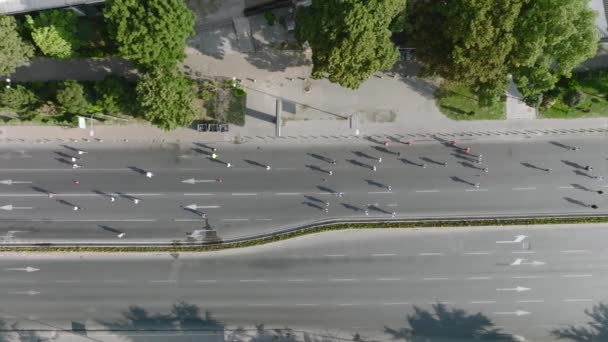 Aerial Drone Shot Street Marathon Skopje Republic North Macedonia Inglés — Vídeo de stock