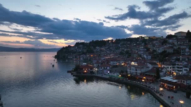 Vista Aérea Del Dron Crepúsculo Ohrid City Noche Macedonia Del — Vídeos de Stock