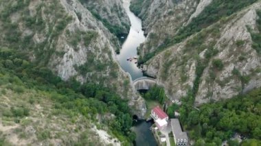 Makedonya 'daki Osmanlı ayaklanması ve partizanı anısına düzenlenen bir anma olan İlinden Krusevo Spomenik' in insansız hava aracı görüntüleri. Yüksek kalite 4k görüntü