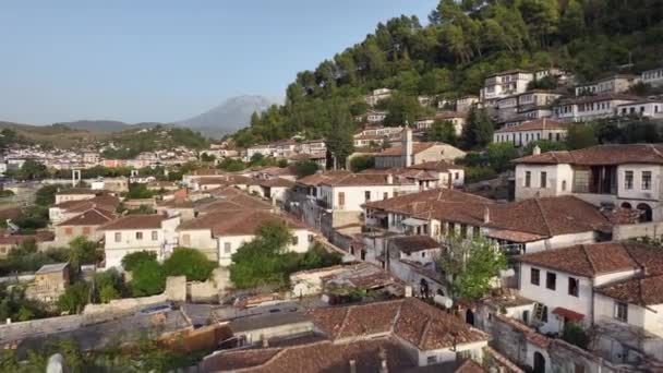 알바니아의 도시의 여름에 베라의 오래된 도시에 역사적인 고품질 — 비디오