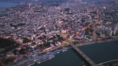 Belgrad kenti, Sırbistan 'ın Hava Aracı Gecesi Çekimi. Mavi Saat 'in başkenti ve Gece Saati, yukarıdan görüntü. Yüksek kalite atış