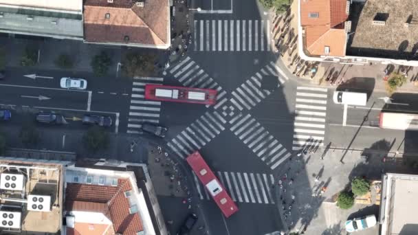 Top View Crowd Pedestrian Crossing Road Intersection Belgrade Aerial View — Stock Video