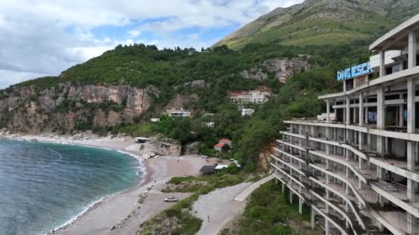 Hotel Bouw Gegoten Van Beton Een Architectonische Prestatie Aan Adriatische — Stockvideo