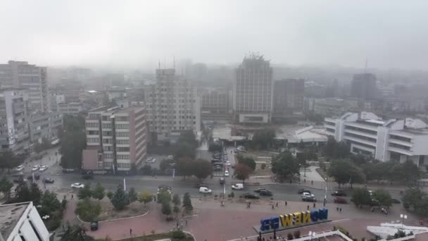 Повітряне Відео Центрі Приштини Ранковому Тумані Помилковий Ранок Приштині Столиці — стокове відео