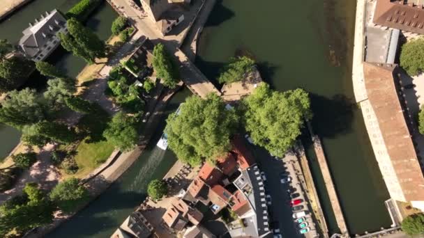 Luftaufnahme Des Stadtbildes Von Petite France Straßburg Frankreich Barrage Vauban — Stockvideo