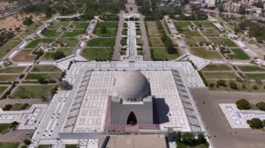 Mazar-e-Quaid 'in hava görüntüleri Quaid-e-Azam' ın mezarı olarak da bilinir, Karaçi Pakistan 'ın simgeleri, turistik yerler, şehir manzarası. 4k görüntü