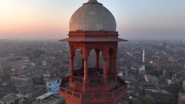 Keizersmoskee Badshahi Masjid Lahore Pakistan Koepel Met Minaretten Luchtdrone Neergeschoten — Stockvideo