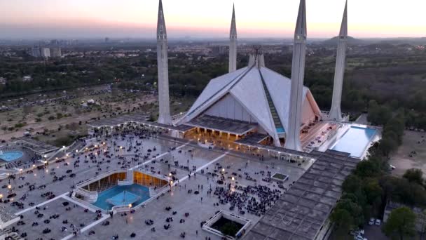 Meczet Faisal Islamabadzie Zmierzchu Modlitwy Zebrały Się Największym Meczecie Pakistanu — Wideo stockowe