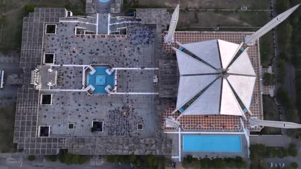 Мечеть Фейсала Исламабаде Сумерках Молитвы Собрались Самой Большой Мечети Пакистана — стоковое видео