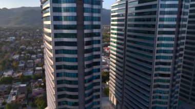 Pakistan 'ın en büyük alışveriş merkezlerinden biri olan İslamabad' ın başkenti Centaurus AVM 'nin insansız hava aracı çekimi. Yüksek kalite 4k görüntü