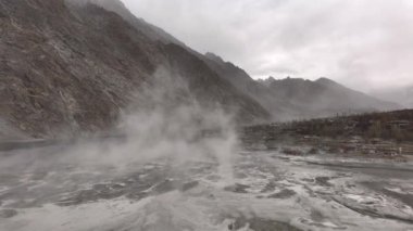 Himalayalar 'daki kum fırtınası, Sandifikasyon Gojal ve Hunza Vadisi' ndeki Desertic Plains 'e, Gilgit Baltistan, Pakistan' a götürüyor. Yüksek kalite 4k görüntü