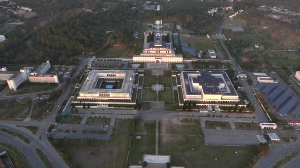 总统官邸落日时分 巴基斯坦国会和参议院 伊斯兰堡首都德克的空中无人机视图 高质量的4K镜头 — 图库视频影像