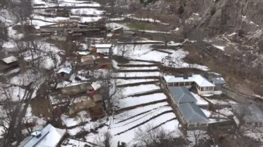 Kışın Kalash 'ta tarım terasları. Khyber Pakhtunkhwa, Pakistan. Hava Görüntülü Muntain Köyleri Himalayalar. Yüksek kalite 4k görüntü