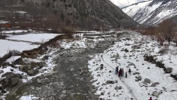 Snow Golf Tradizionale Gioco Del Popolo Kalasha Batrik Brun Villaggi — Video Stock