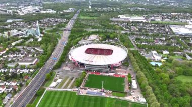 Bayarena Futbol Stadyumu, Bayer Leverkusen için Home Venue 'nin Drone Atışı - Alman Bundesliga Galibi 2024. Yüksek kalite 4k görüntü
