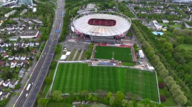Bayarena Futbol Stadyumu, Bayer Leverkusen için Home Venue 'nin Drone Atışı - Alman Bundesliga Galibi 2024. Yüksek kalite 4k görüntü