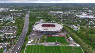 Bayarena Futbol Stadyumu, Bayer Leverkusen için Home Venue 'nin Drone Atışı - Alman Bundesliga Galibi 2024. Yüksek kalite 4k görüntü