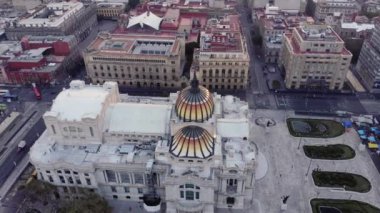 Meksika 'nın başkenti Mexico City' de güneşin doğuşunun insansız hava aracı görüntüsü. Ciudad de Mexico 'daki Güzeller Müzesi, ufuk çizgisi. Yüksek kalite 4k görüntü
