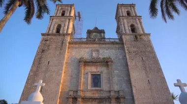 San Servacio Kilisesi. Rahip Francisco Hernandez tarafından 1545 yılında inşa edilmiş. Yucatan Valladolid şehrini gezmek. Meksika mı? Yüksek kaliteli görüntüler